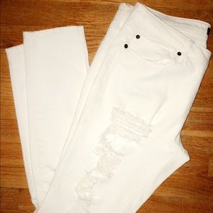 White distressed skinny jeans